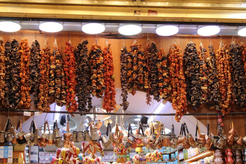 El secreto de la piedra y la alcaparra: la liturgia del Mercado Central de Budapest y los tesoros de la cuenca del Danubio