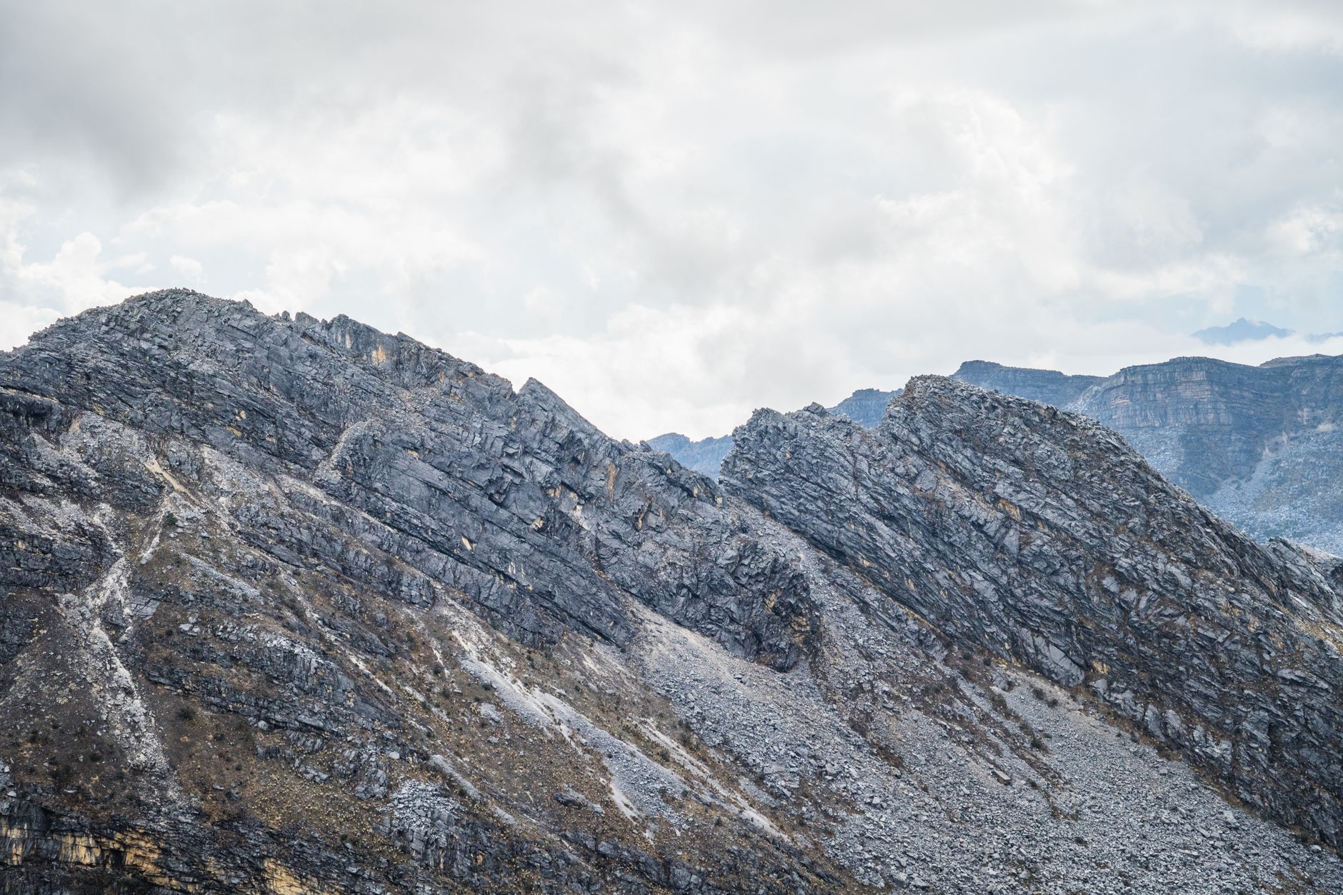 El silencio milenario del ferrocarril Transandino del Norte: ingeniería de altura y el pulso vertical de la cordillera