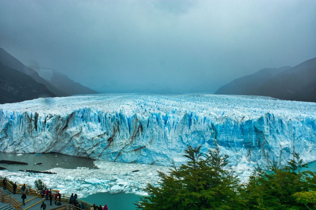 La Travesía del Circuito W en Torres del Paine: Guía de Expedición y Senderismo por la Patagonia Profunda