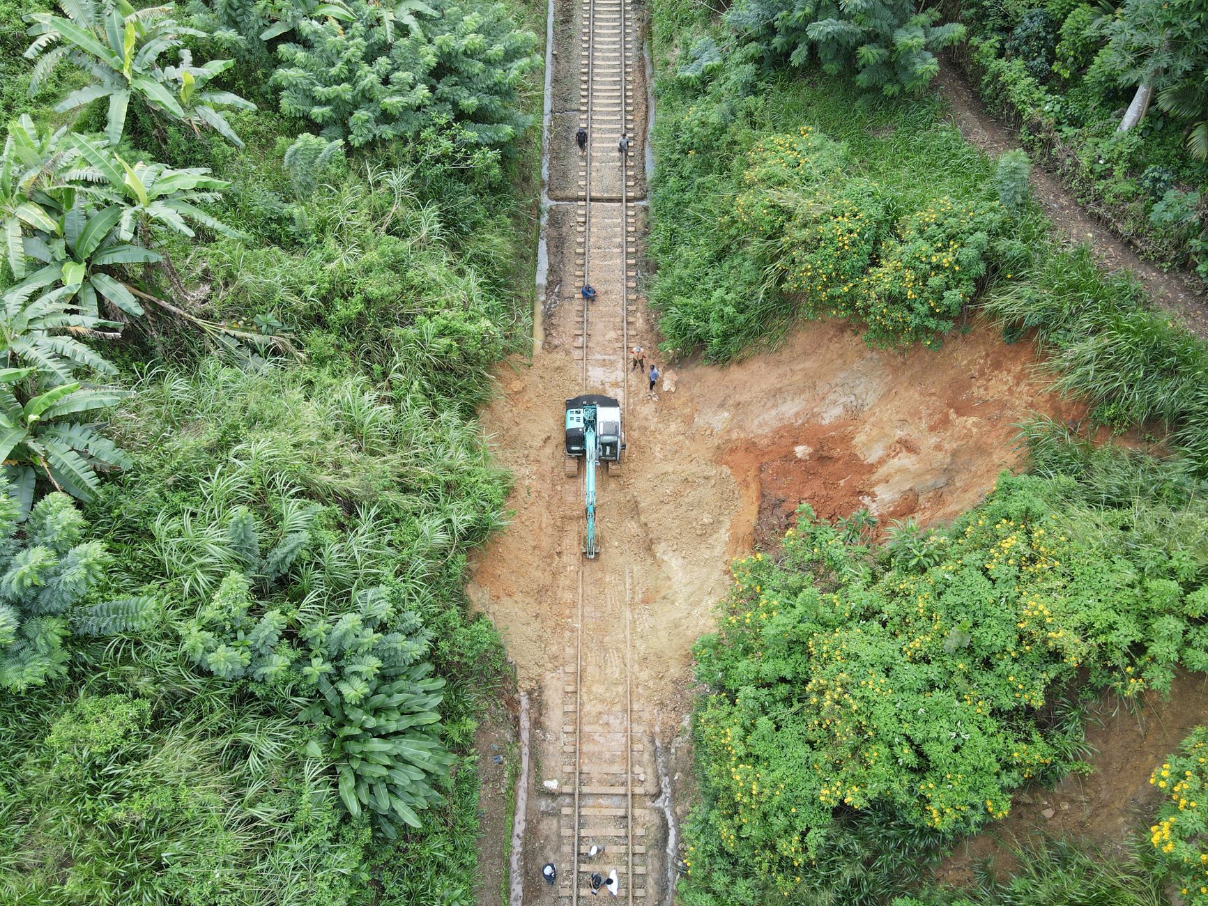 El laberinto de la trocha imperial: ingeniería ferroviaria y conectividad vital en las tierras altas de Kenia