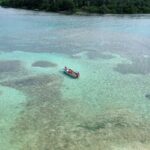 El laberinto intermodal del archipiélago de las islas San Blas: piraguas de madera, pistas de arena y la frágil conectividad de un confín caribeño