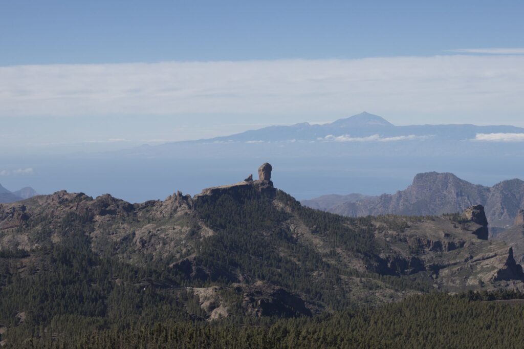 El Dominio de las Crestas Volcánicas: Geología y Sostenibilidad en el Parque Nacional del Teide