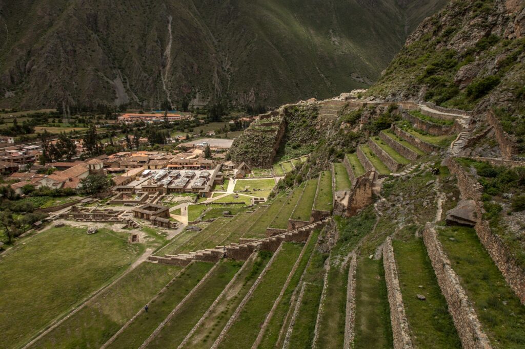 El secreto del grano andino y el viento: la liturgia del maíz morado y la cocina de altura en los valles del Urubamba
