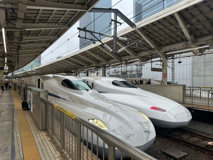 El latido de acero de Japón: Crónica y guía del Tokaido Shinkansen