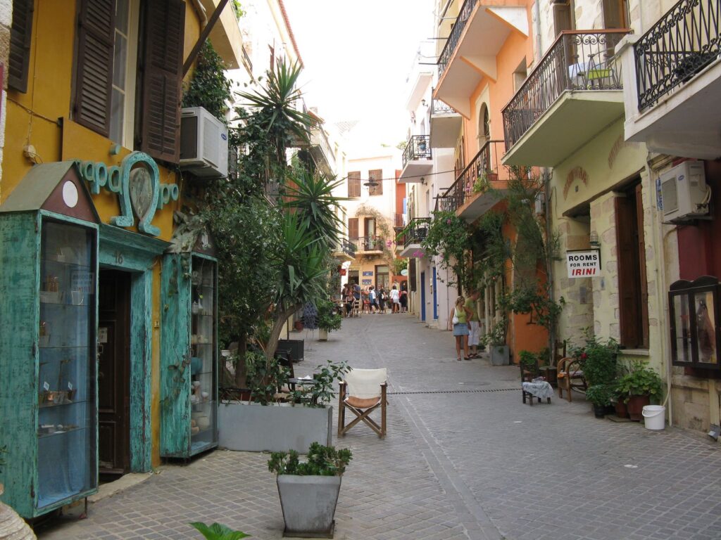 El laberinto habitado de Creta: una cartografía íntima entre la montaña y el mar