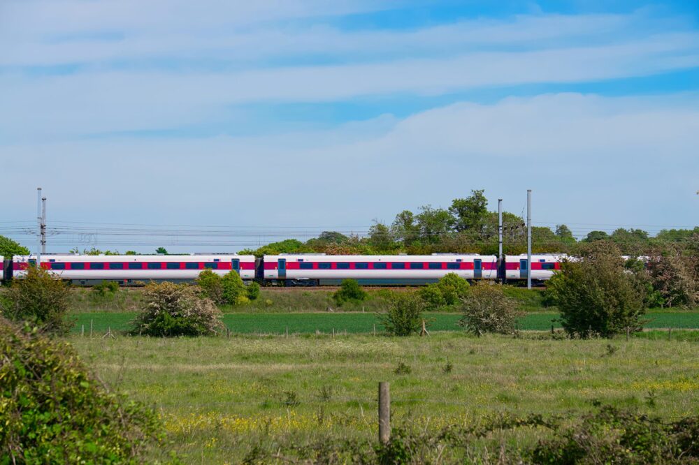El Renacimiento del Tren de Alta Velocidad en Europa: Conectividad, Sostenibilidad y Retos Fronterizos