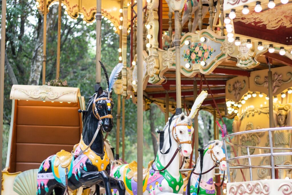 El mapa de la adrenalina y el ocio: una travesía por los grandes parques de España