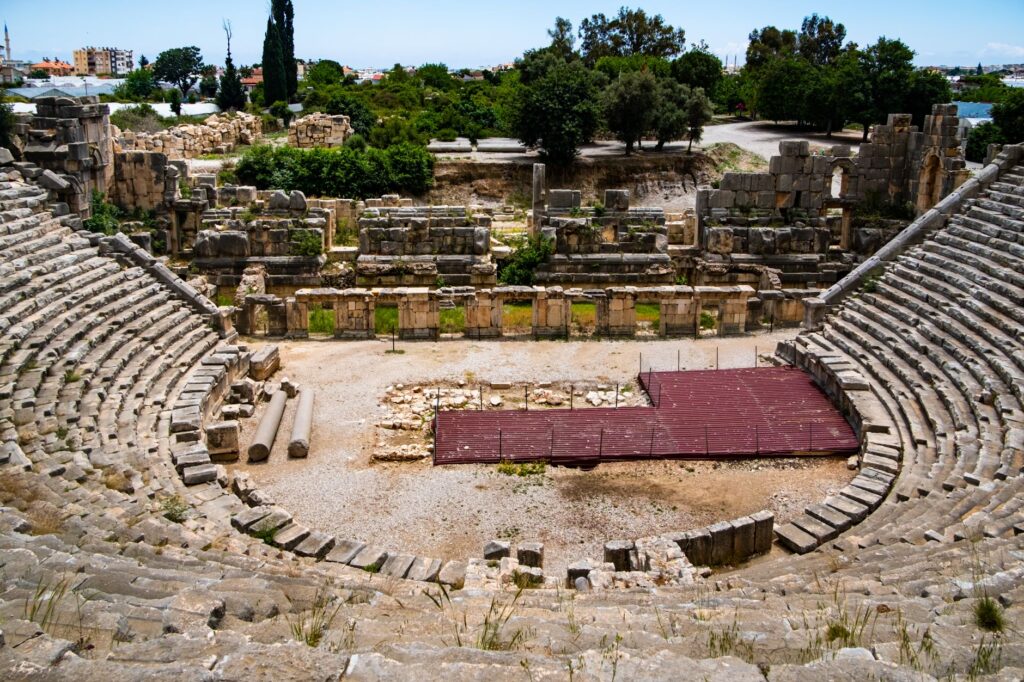 La Travesía del Sentero de Lycian Way: Guía de Expedición y Senderismo por los Acantilados y Ruinas Licias de Turquía