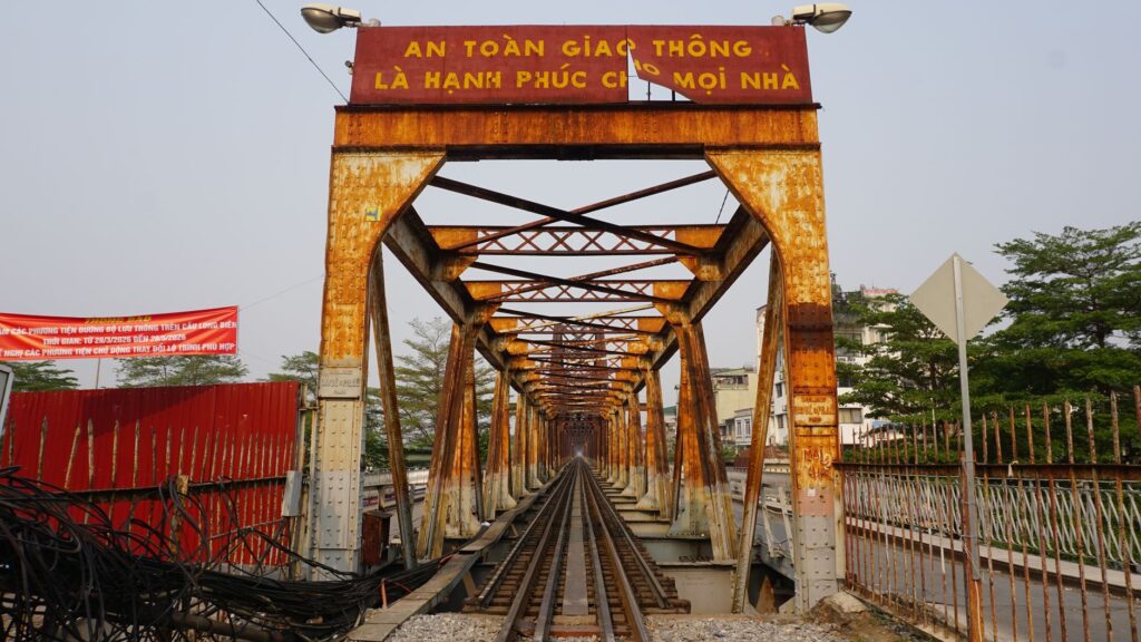 El Ferrocarril de la Costa de Sabah: Ingeniería colonial británica, desafíos fluviales y la conectividad ferroviaria en el norte de Borneo