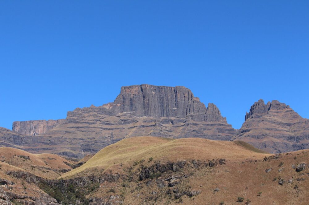 La Travesía del Sendero de Drakensberg en Sudáfrica: Guía de Expedición y Senderismo por la Cresta del Gran Escarcarpiento