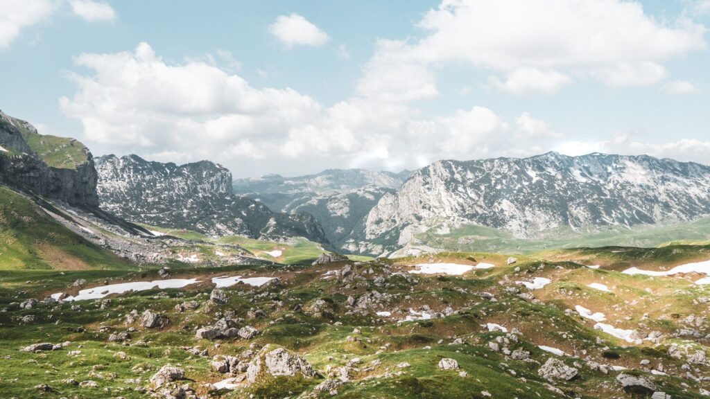 El Despertar de los Alpes Dináricos: Naturaleza Salvaje y Senda en el Parque Nacional de Durmitor
