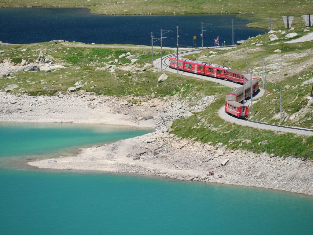 El cruce del Bernina: crónica sobre raíles a través del espinazo alpino