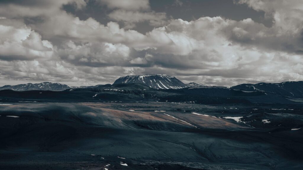 El Dominio de las Cumbres de Gneis: Geología, Climatología Alpina y Conservación en el Parque Nacional de Sarek