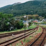 El Ferrocarril del Valle del Kiso: Ingeniería feudal, logística alpina y la conectividad histórica de la Ruta Nakasendo en Japón