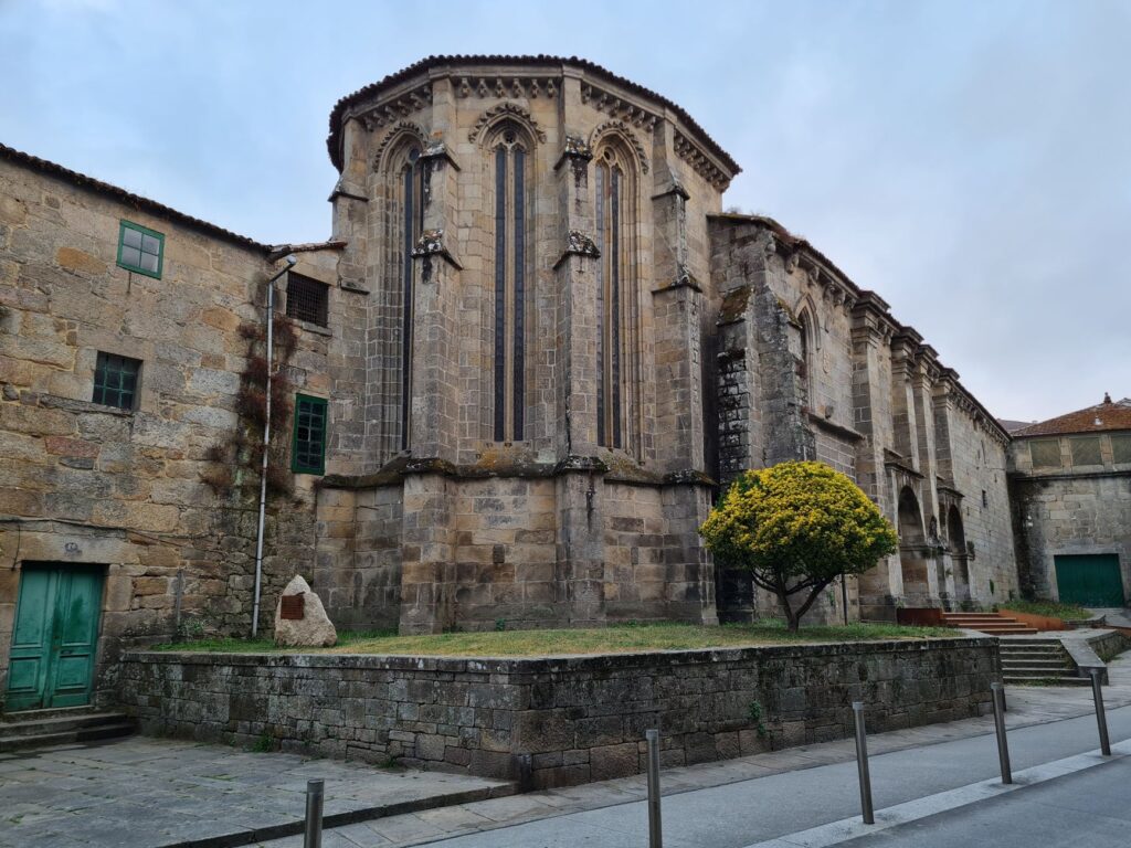 El secreto de la piedra y el claustro: la liturgia del Mercado Central de Santiago de Compostela y los tesoros de la Tierra de Santiago