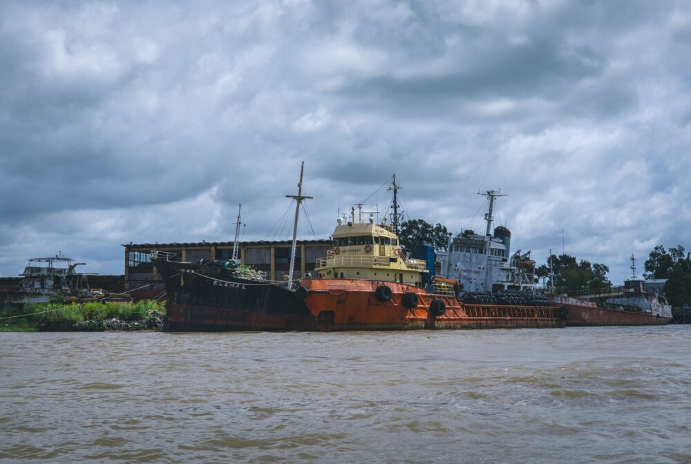 El laberinto de hierro y sal: la conectividad fluvial del delta del río Gambia y sus barcos de correo