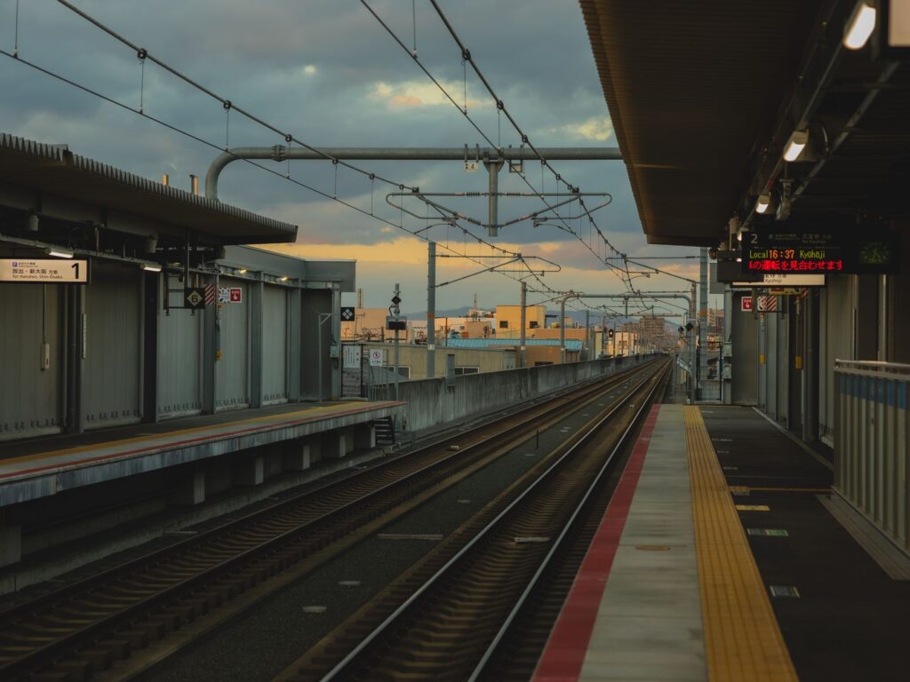 El pulso interrumpido: La batalla de los trenes de Kanto contra la furia del tifón