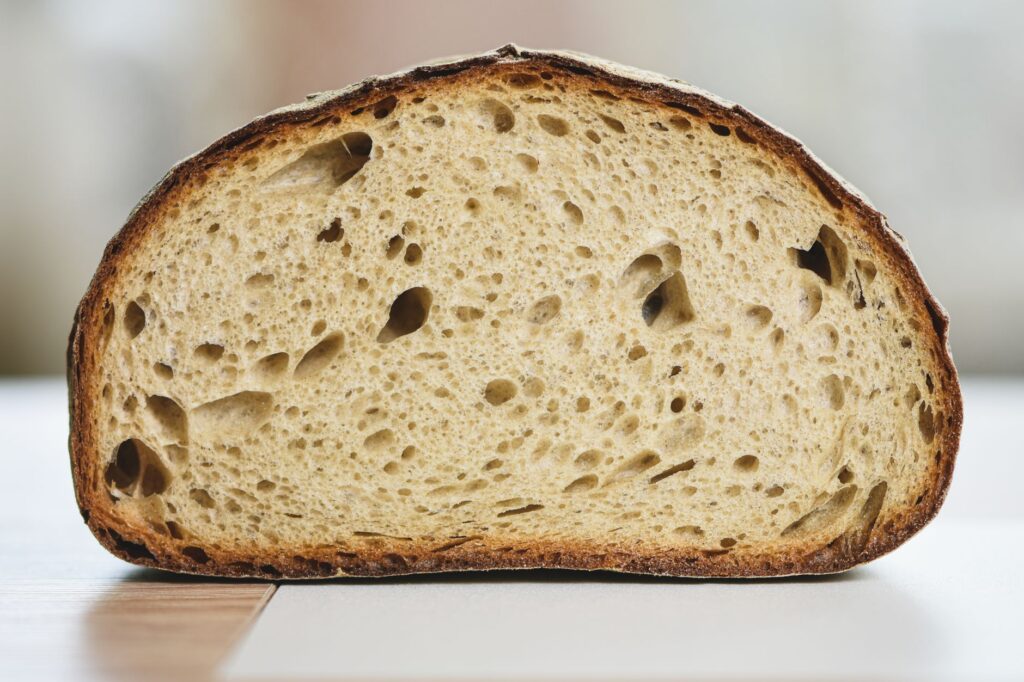 El secreto del trigo antiguo y la piedra: la liturgia del pan de hogaza y los hornos de leña en los Altos de Cerdanya