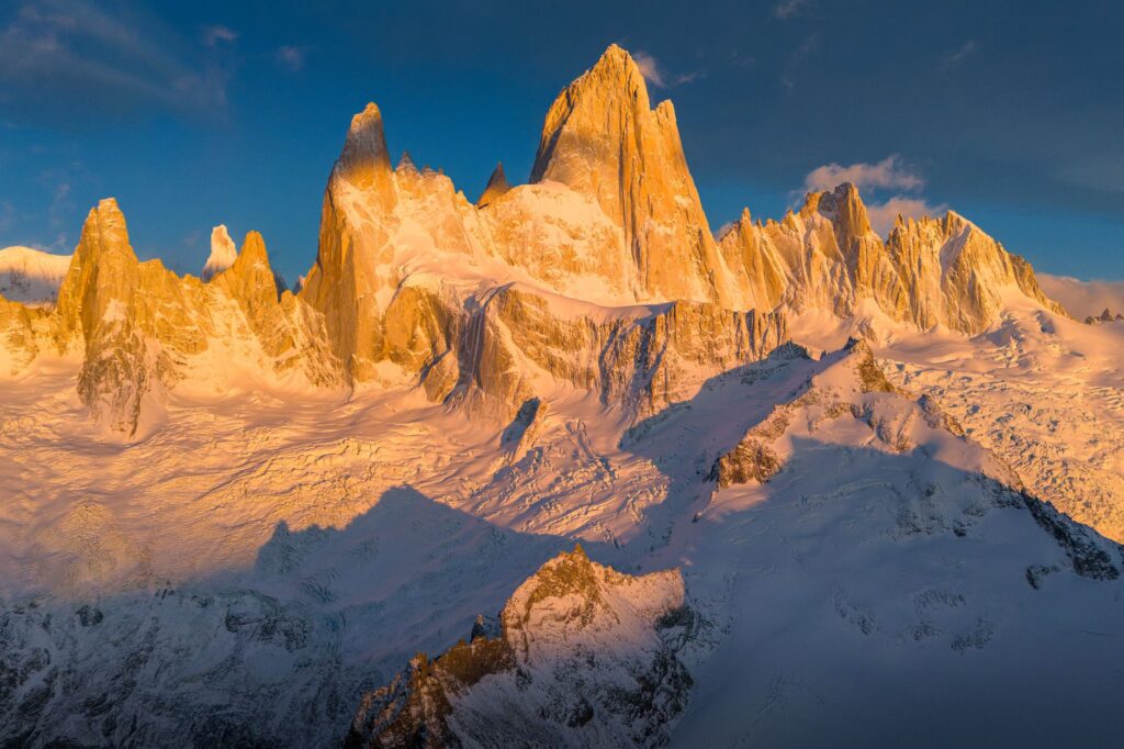 La Travesía del Sendero de Huayhuash en los Andes Peruanos: Guía de Expedición y Senderismo por los Paredones Glaciares de la Cordillera