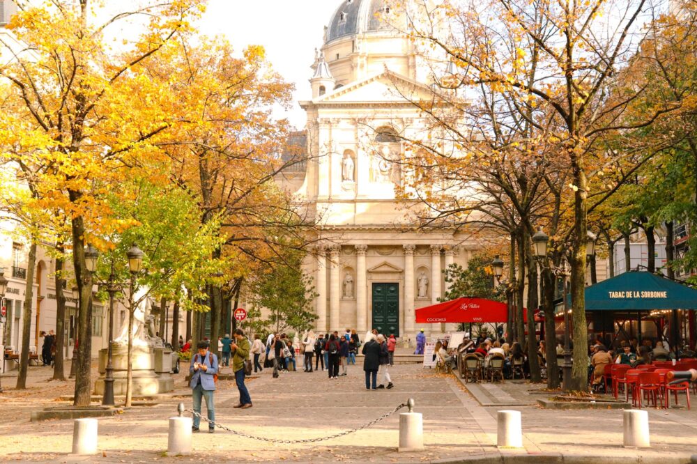 París sobre raíles y vajillas: el viaje secreto que anticipa el otoño