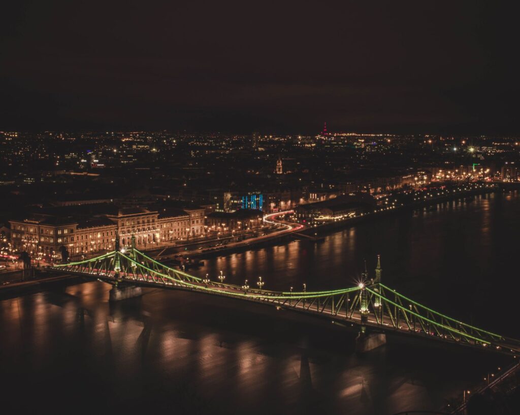 El silencio milenario de los baños de vapor de Budapest: hidroterapia termal y arquitectura otomana en las orillas del Danubio