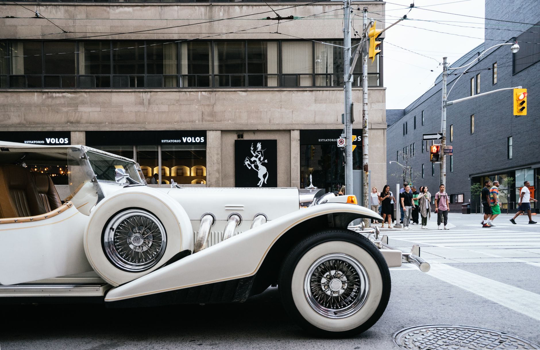 Chauffeuropolis: La metamorfosis del transporte de lujo en Toronto y el auge del chárter ejecutivo
