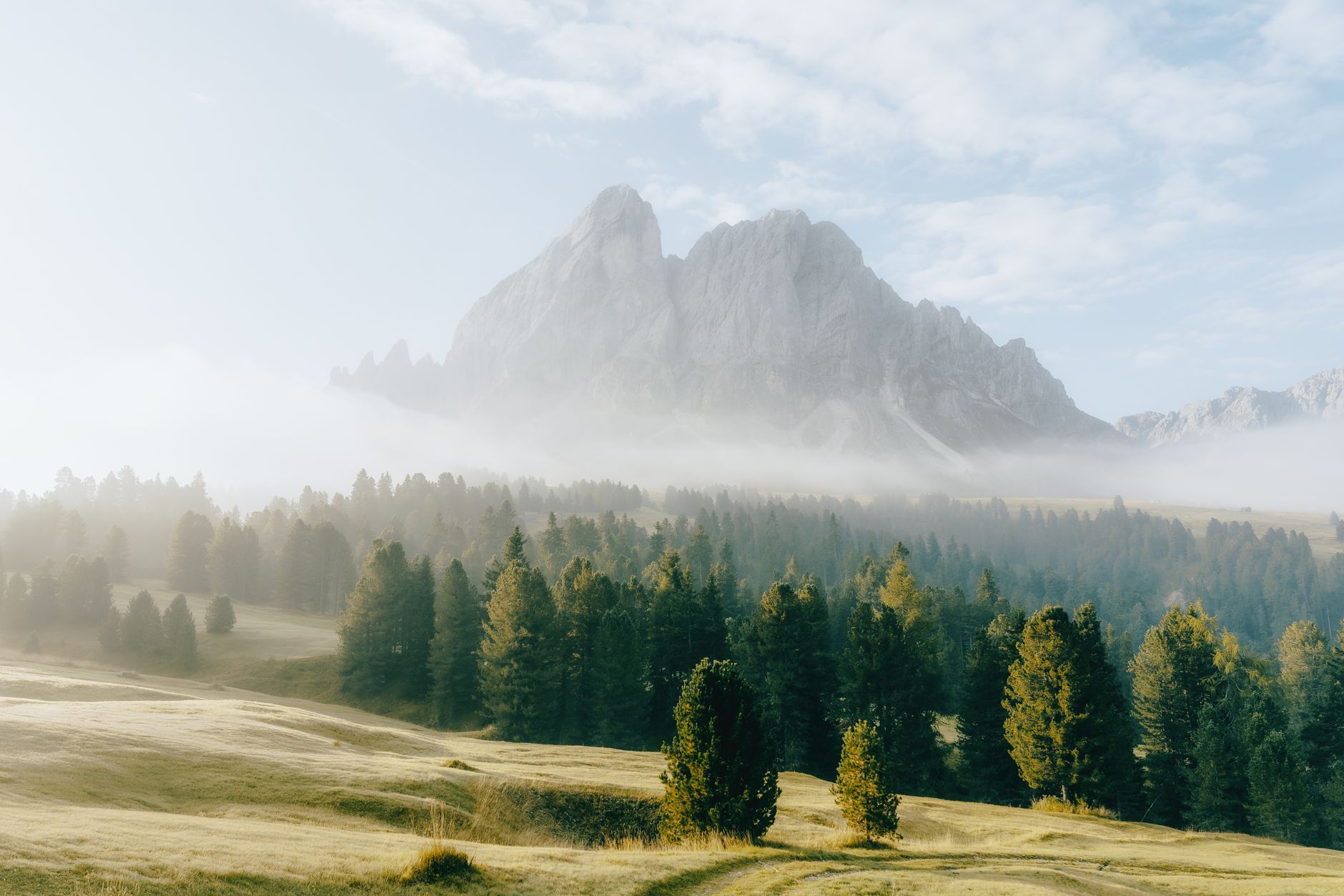 El arte del silencio alpino: retiros de desconexión digital en los valles del Südtirol
