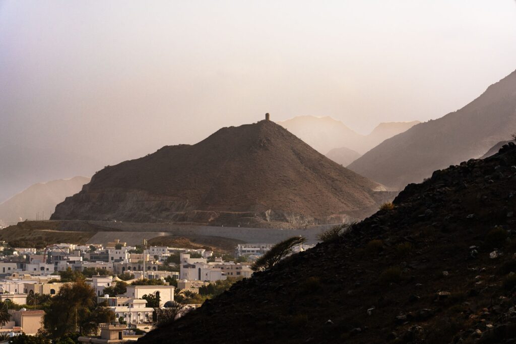 Cumbres áridas y conservación: la metamorfosis verde de los montes Hajar en los Emiratos Árabes Unidos