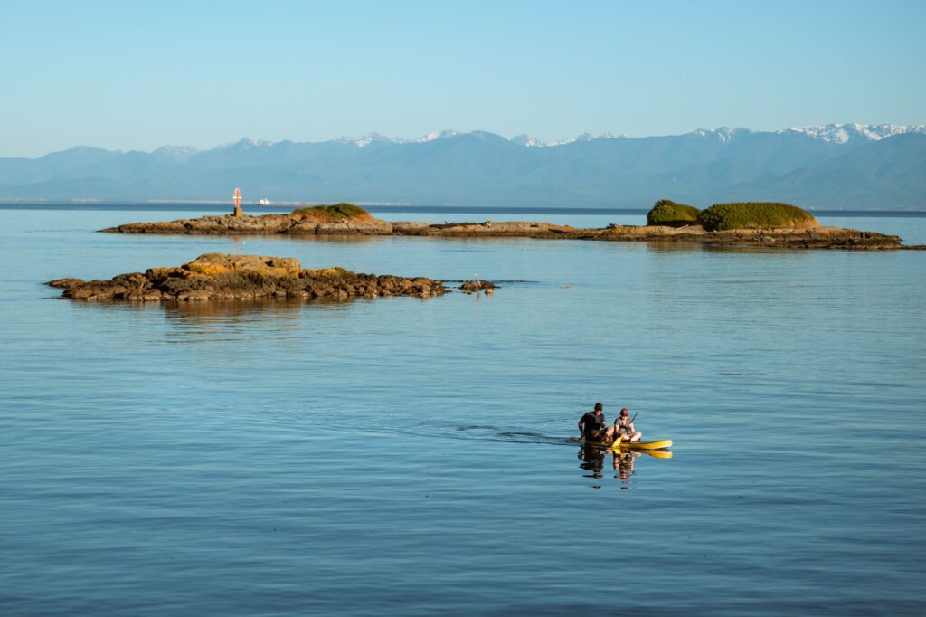 Navegación en el archipiélago de Haida Gwaii: Guía de expedición marítima por los mares del Pacífico Noroccidental