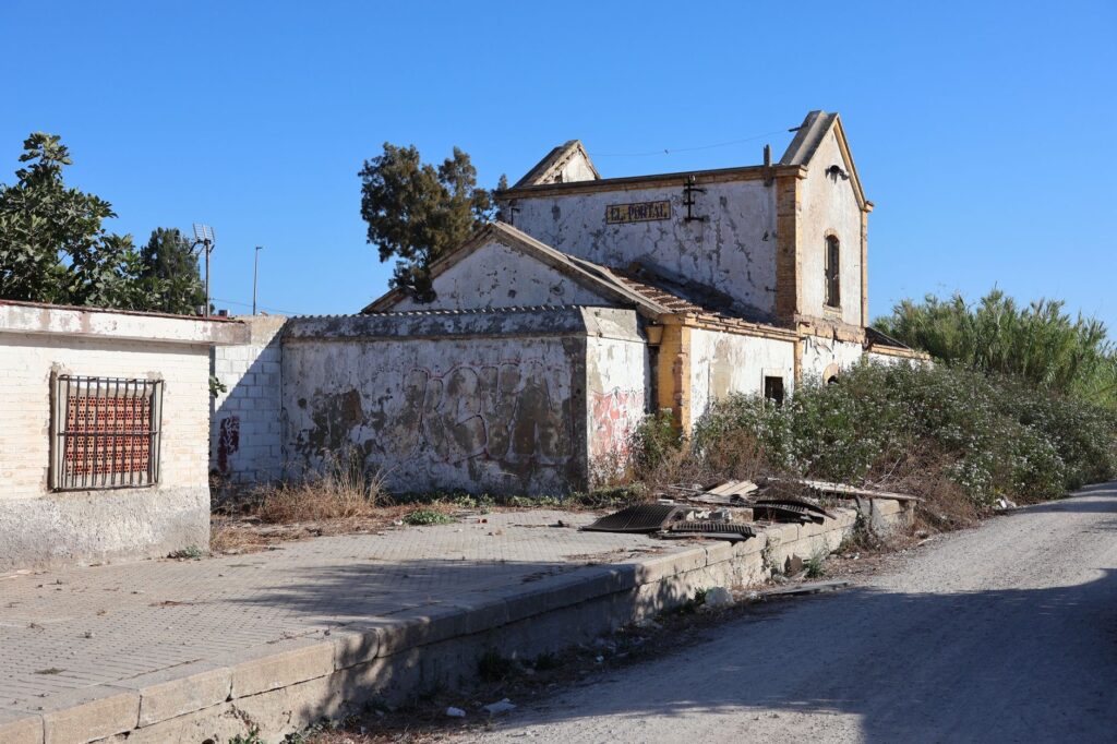 El Ferrocarril del Al-Ándalus: Ingeniería de vegas, logística andaluza y la conectividad ferroviaria histórica entre Sevilla y Granada
