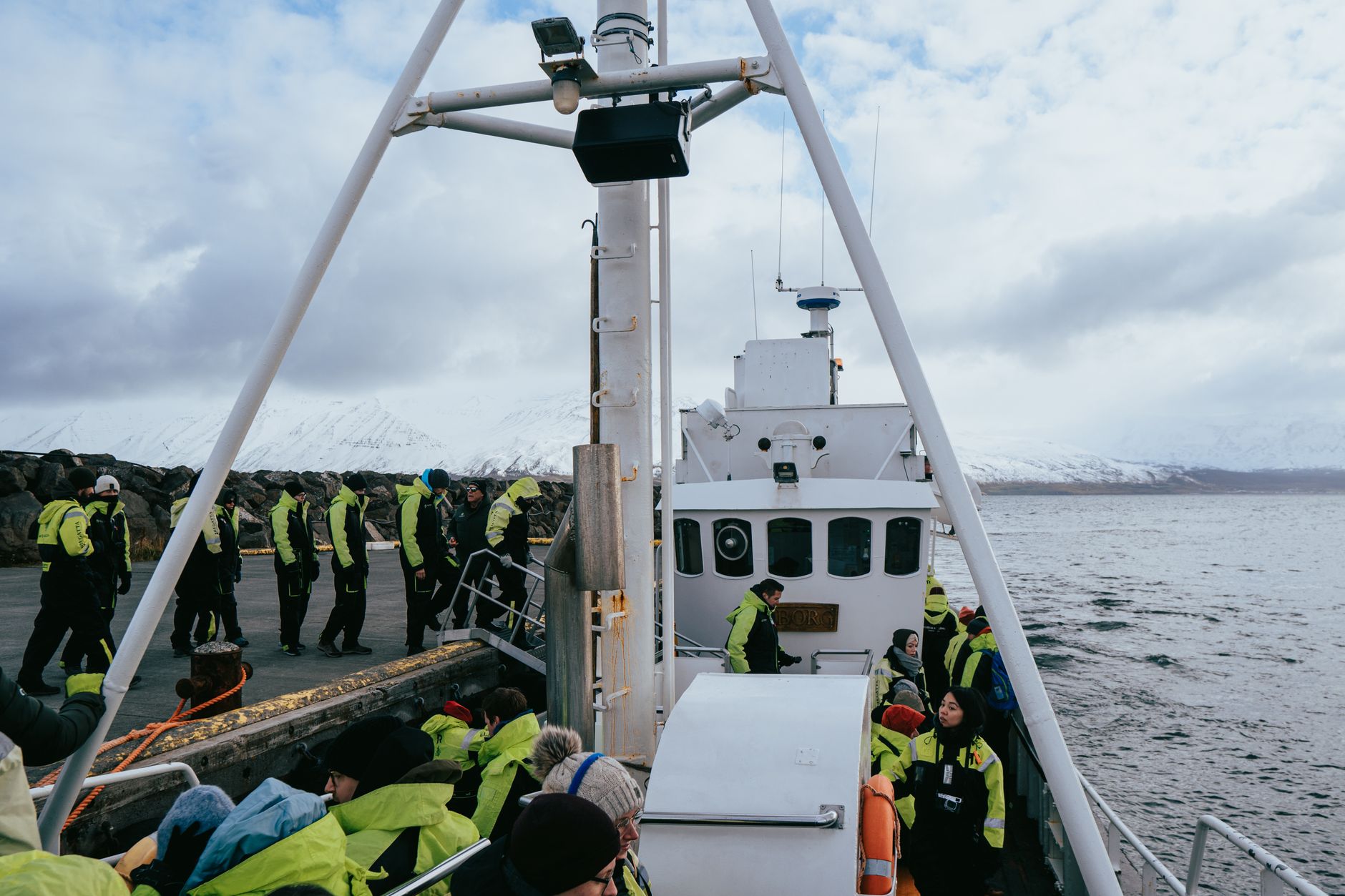 El laberinto de las penínsulas glaciales: cómo los transbordadores eléctricos y las rutas de baja velocidad transforman el transporte en la península de Snæfellsnes