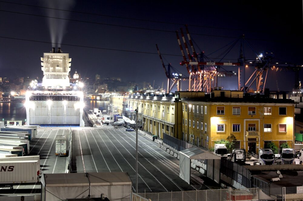 El laberinto intermodal del estrecho de Messina: la compleja logística de los transbordadores y trenes embarcados entre Calabria y Sicilia