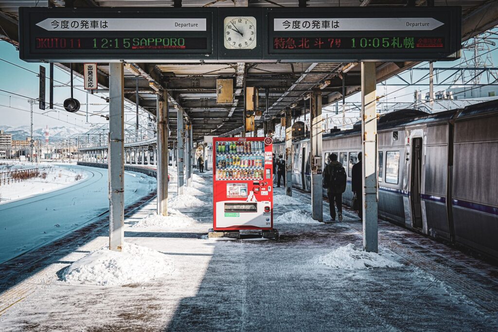 El Ferrocarril Trans-Hokkaido: Ingeniería volcánica, logística septentrional y conectividad ferroviaria histórica entre Hakodate y Asahikawa
