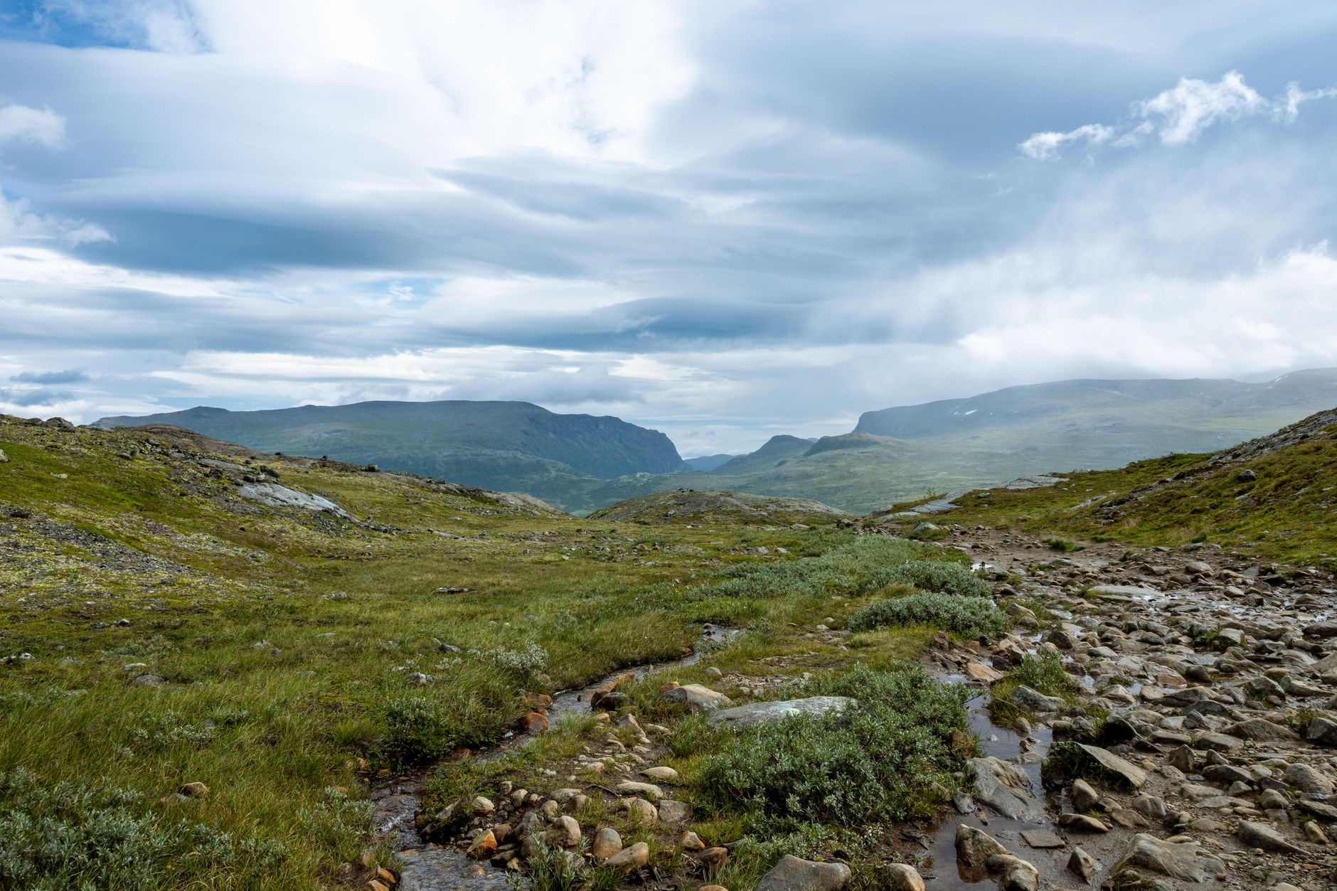 La Travesía del Sendero de Kungsleden en Suecia: Guía de Expedición y Senderismo por la Tundra Ártica de Laponia