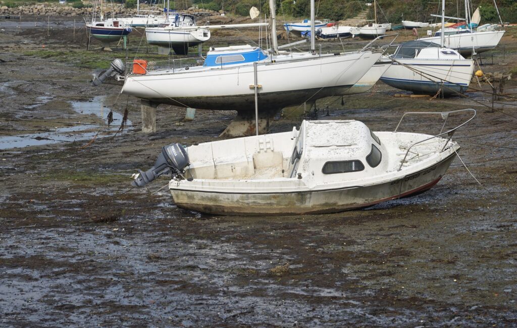 El latido costero de las Rías Baixas: Ingeniería portuaria, rutas marineras y la conectividad insular de Arousa