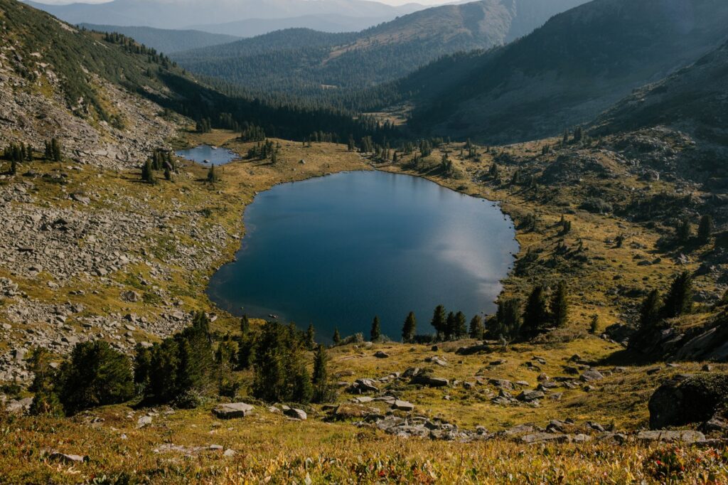 La Travesía del Sendero de John Muir en California: Guía de Expedición y Senderismo por la Cresta Granítica de Sierra Nevada