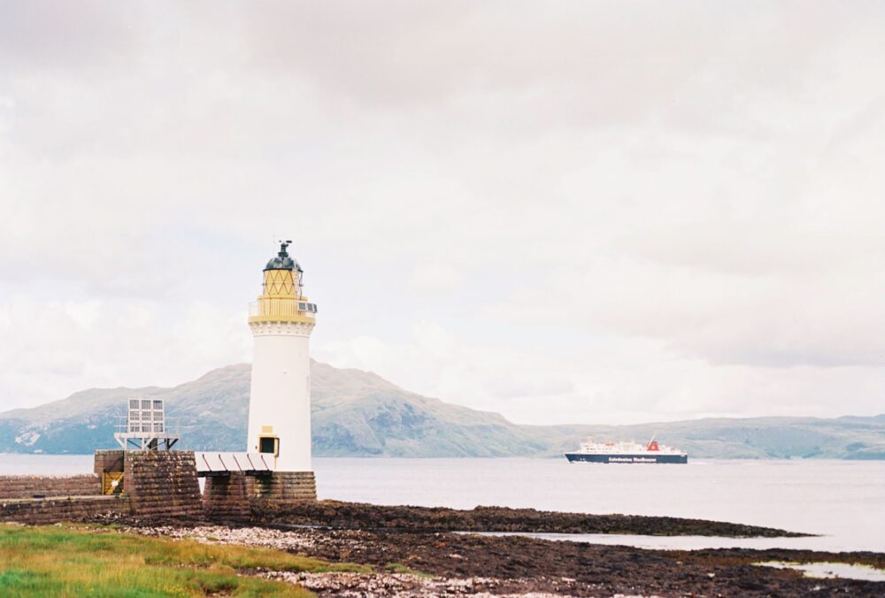 El laberinto ártico de las Hébridas Exteriores: la red de transbordadores y aeropuertos de corto alcance en la costa atlántica de Escocia
