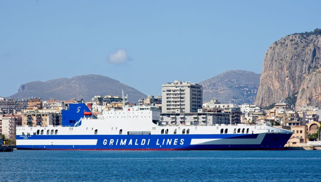 El laberinto intermodal del estrecho de Messina: la compleja logística de los transbordadores y trenes embarcados entre Calabria y Sicilia