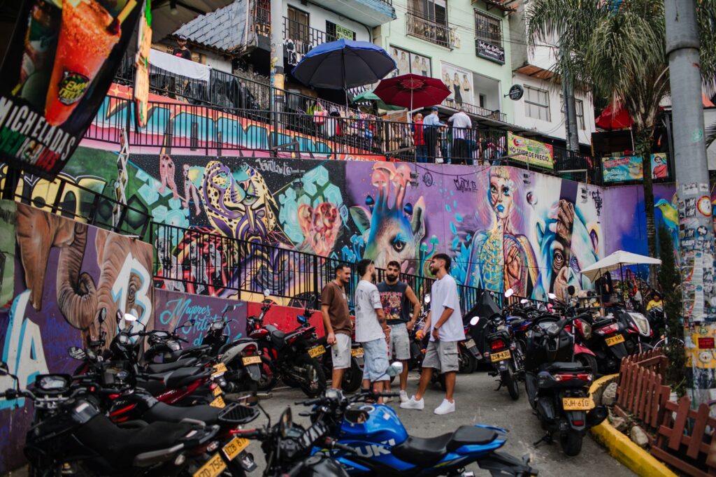 Medellín más allá del titular: una transformación urbana analizada desde su tejido social