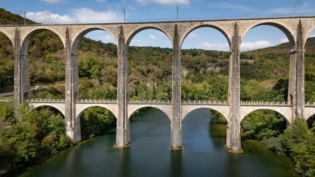 El Ferrocarril Trans-Gales: Ingeniería de valles, logística británica y la conectividad ferroviaria histórica entre Shrewsbury y Aberystwyth