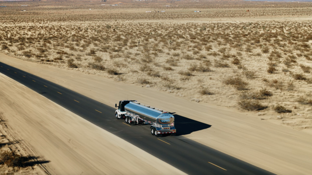 El laberinto intermodal del Wadi Hadhramaut: Caravana, camiones cisterna y la frágil conectividad de los valles fluviales en el sur de Arabia