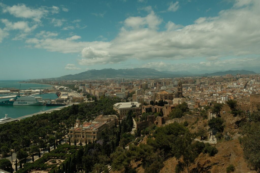 Cinco ciudades en España para comer muy bien más allá de Madrid y Barcelona