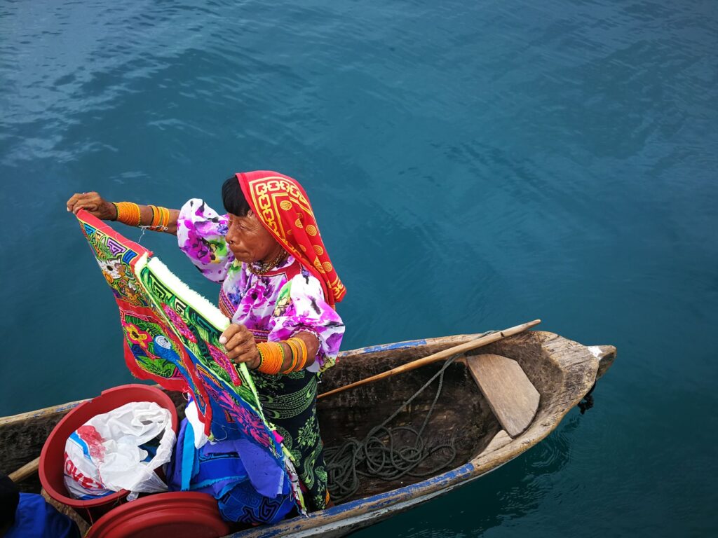 La Travesía del Archipiélago de las Bocas del Toro en Catamarán: Guía de Navegación y Logística Marina por el Caribe Panameño