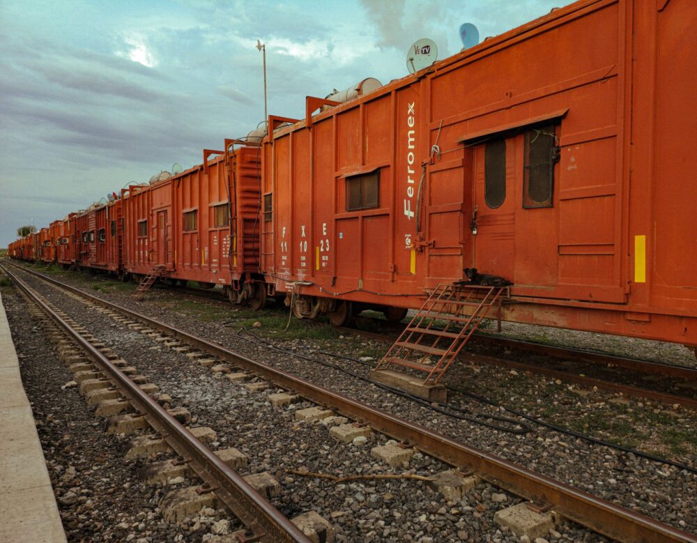 El latido mineral del tren de Benguela: ingeniería colonial, travesía austral y conectividad en el corazón de África