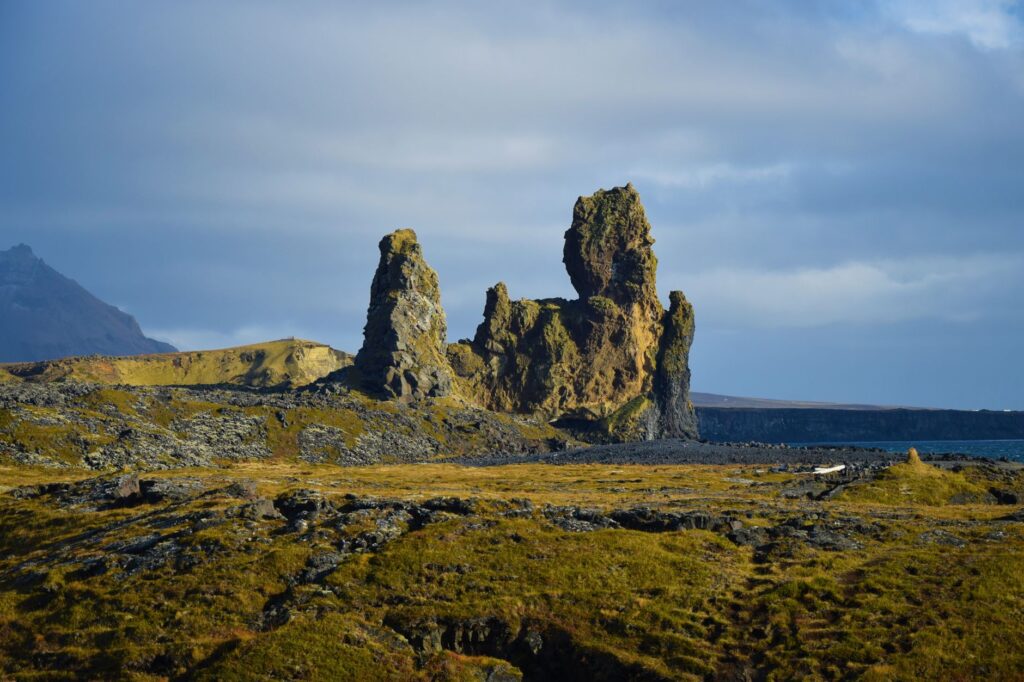 El laberinto de las penínsulas glaciales: cómo los transbordadores eléctricos y las rutas de baja velocidad transforman el transporte en la península de Snæfellsnes