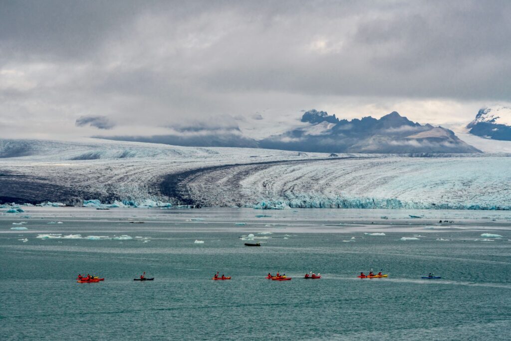 La Travesía del Archipiélago de Lofoten en Kayak de Mar: Guía de Expedición y Navegación Costera por el Círculo Polar
