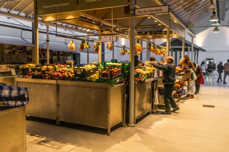 El secreto del roble y la marea: la liturgia del Mercado Central de Pontevedra y los tesoros de las Rías Baixas