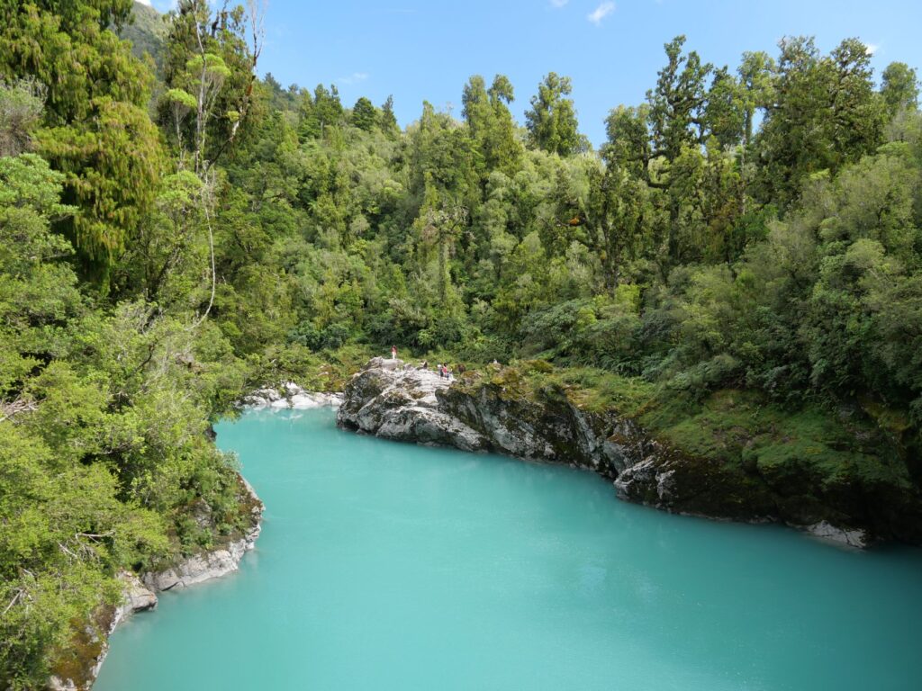 La Travesía del Sendero de Milford: Guía de Expedición y Senderismo por los Fiordos y Selvas del Suroeste de Nueva Zelanda