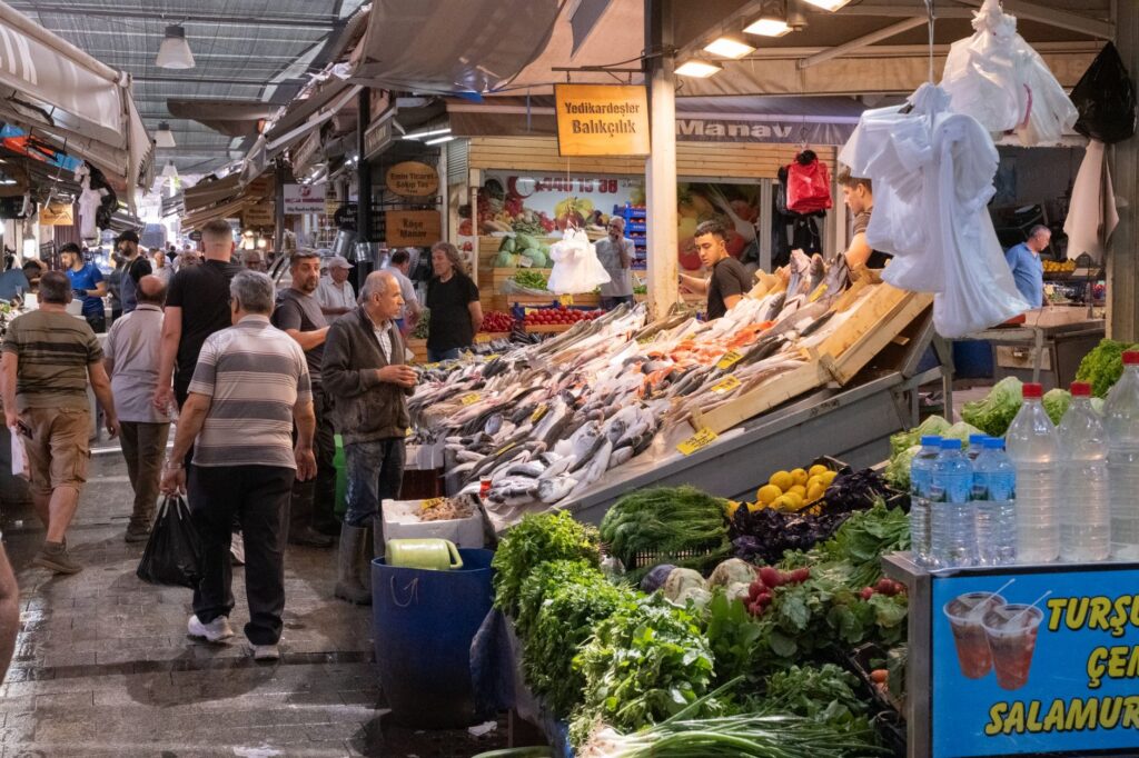El secreto de la encina y el salobral: la liturgia del Mercado Central de Palma y los tesoros de la Isla del Viento