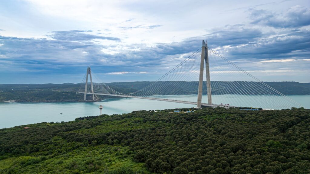 El laberinto de los canales de agua dulce: cómo la navegación eléctrica silenciosa y las rutas ciclistas de los archipiélagos transforman la movilidad en el lago Saimaa